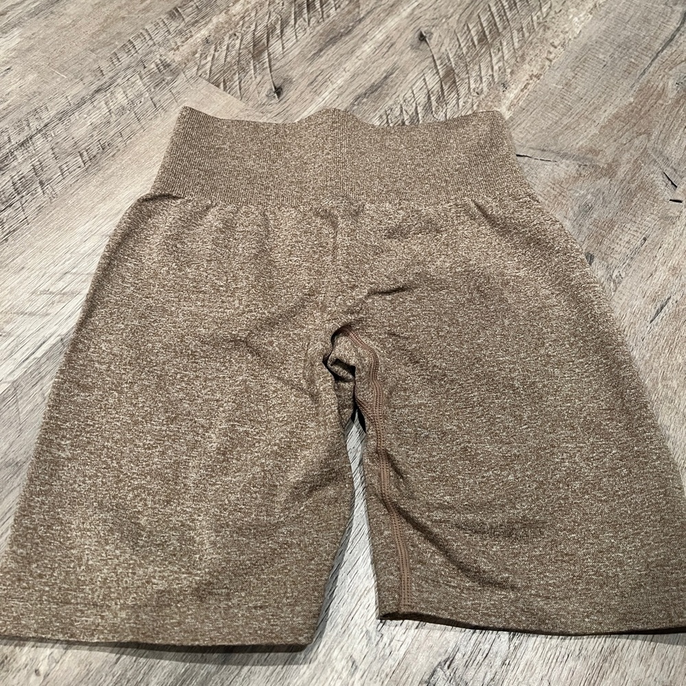 NVGTN SCRUNCH SHORTS
